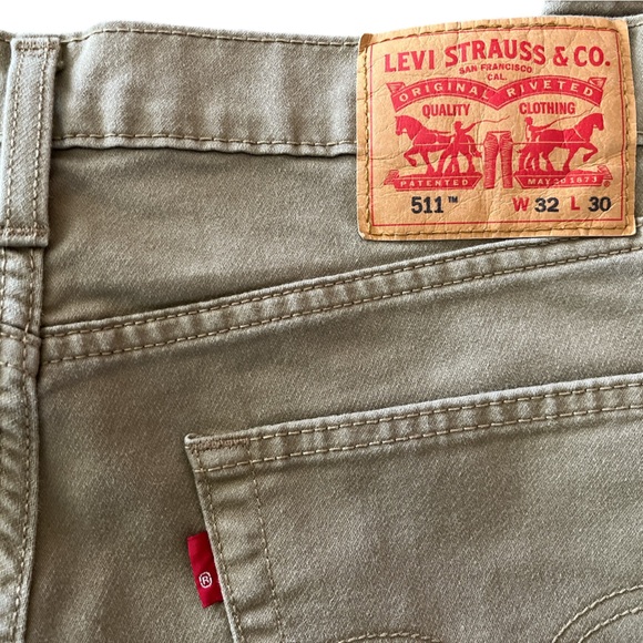 Khaki colored Levi’s - Picture 3 of 4
